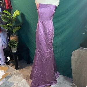 Chic Strapless Lavender Gown